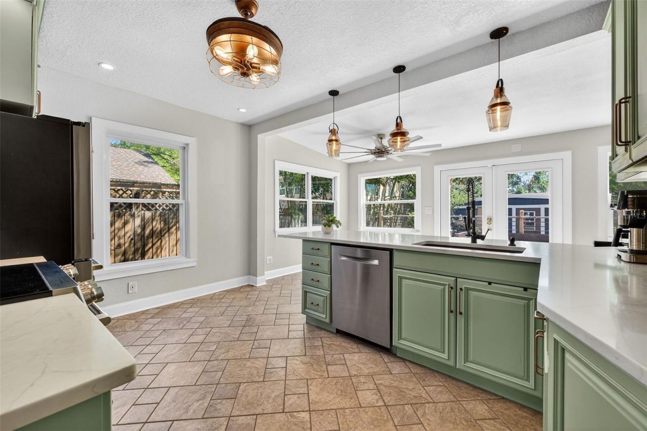 2005 Jackson Street N, Saint Petersburg, FL 33704 Photo