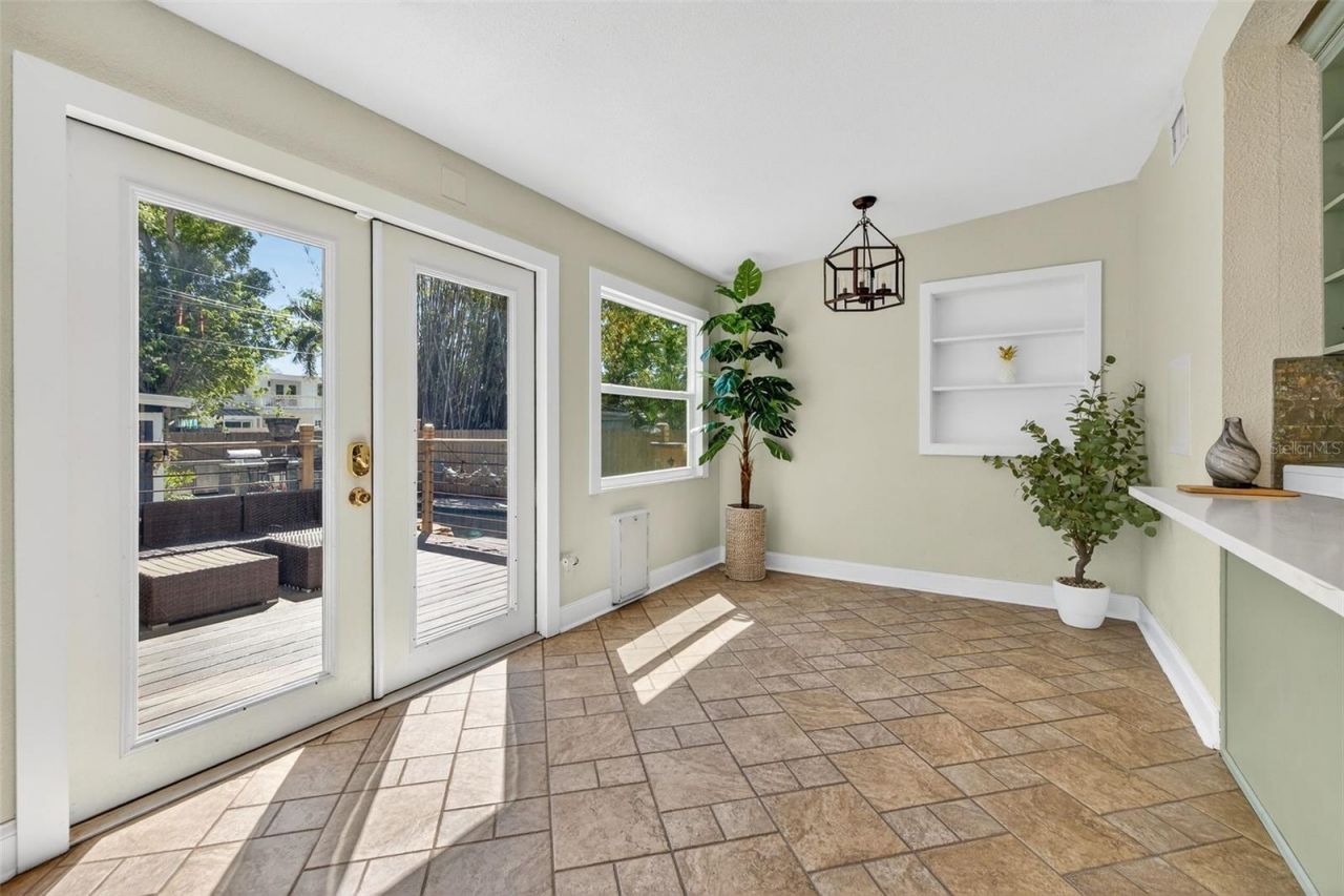 2005 Jackson Street N, Saint Petersburg, FL 33704 Photo