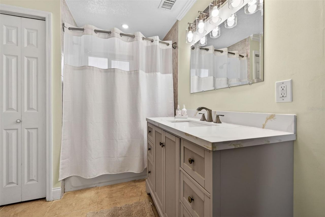 2005 Jackson Street N, Saint Petersburg, FL 33704 Photo