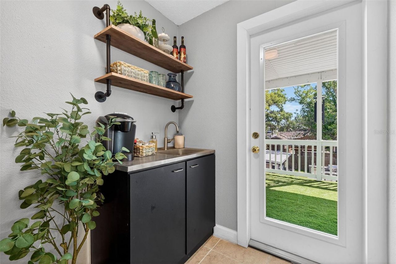 2005 Jackson Street N, Saint Petersburg, FL 33704 Photo