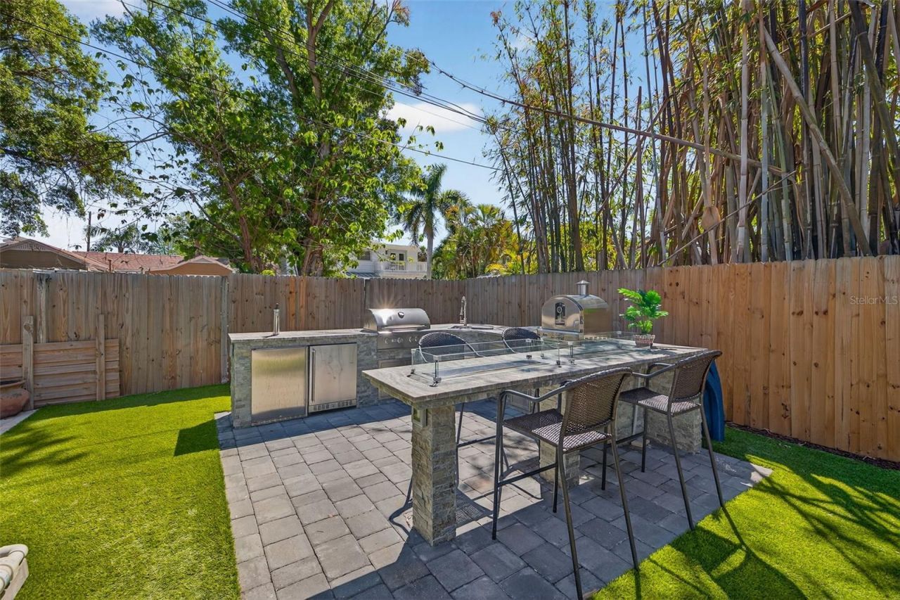 2005 Jackson Street N, Saint Petersburg, FL 33704 Photo