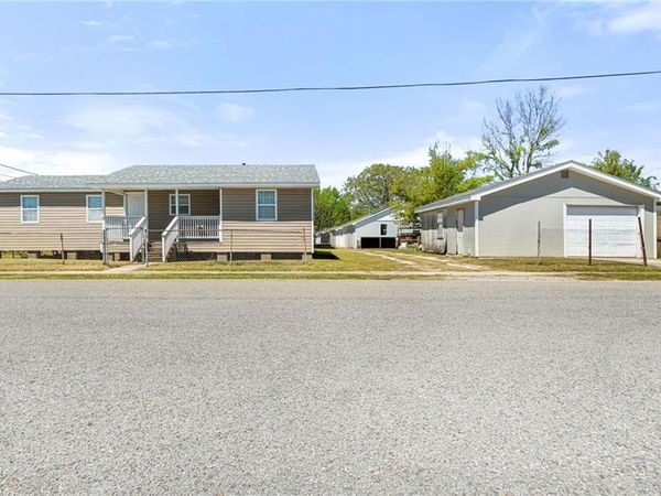 401 OAK Avenue , Harahan, LA 70123
