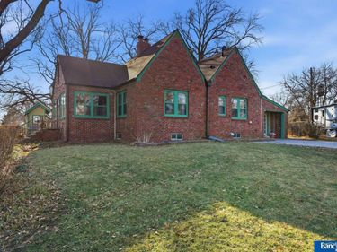 635 Apple Street , Palmyra, NE 68418