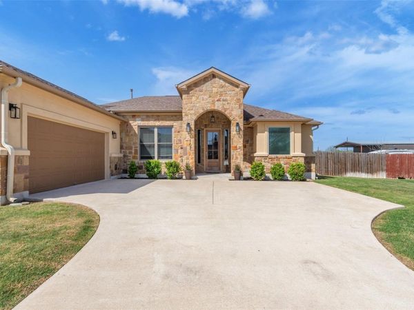 107 Les LN, Smithville, TX 78957