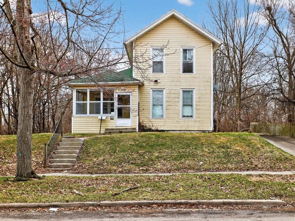 611 Oakhill Avenue, Jackson, MI 49201