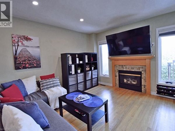 105 TALL OAK Private, Ottawa, ON K1G6T3