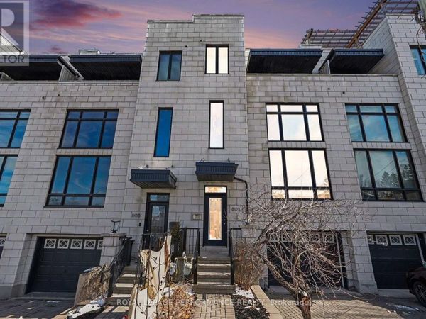 805 Kingsmere Avenue, Ottawa, ON K2A3J8