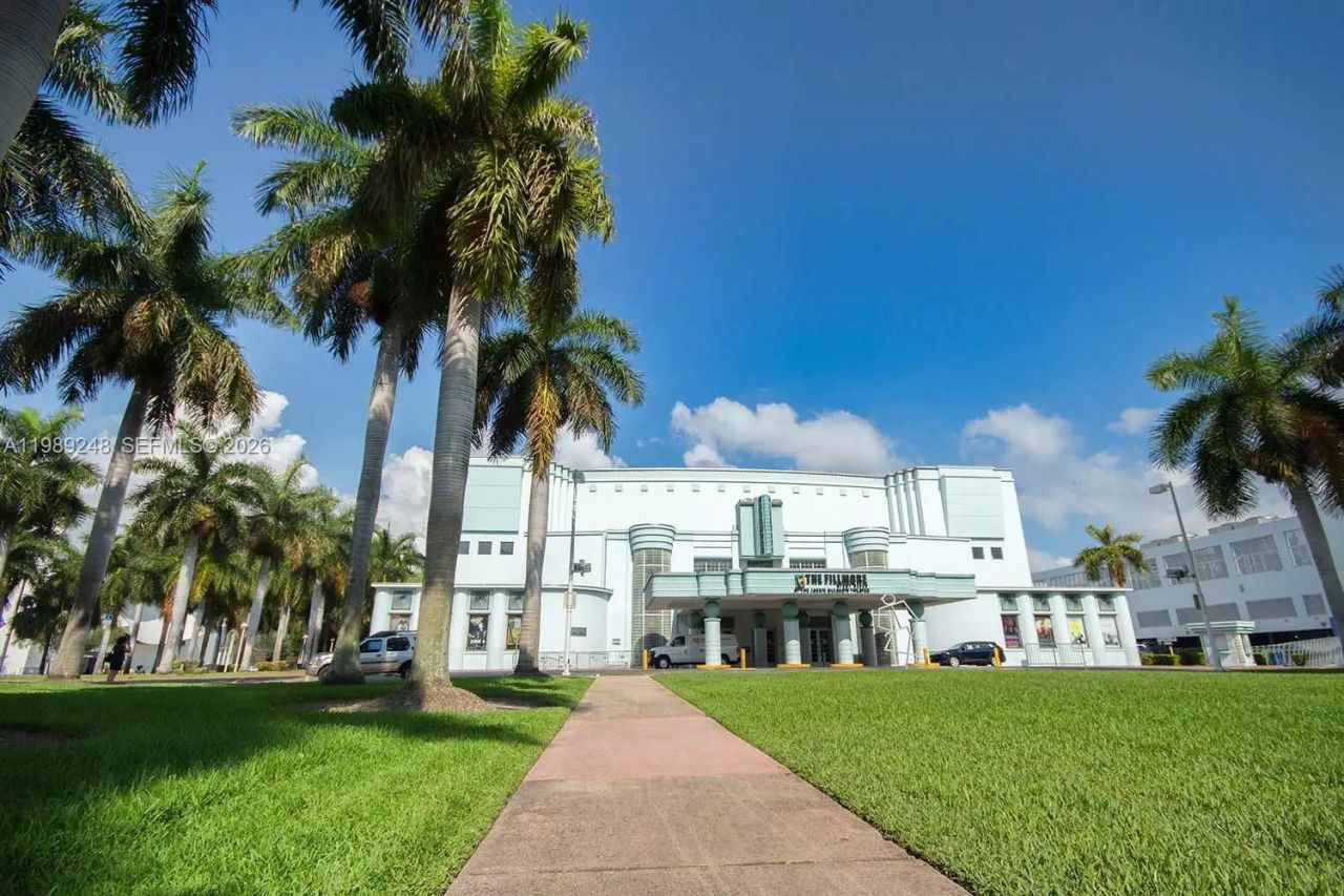 1800 Collins Ave , Unit 9E, Miami Beach, FL 33139 Photo