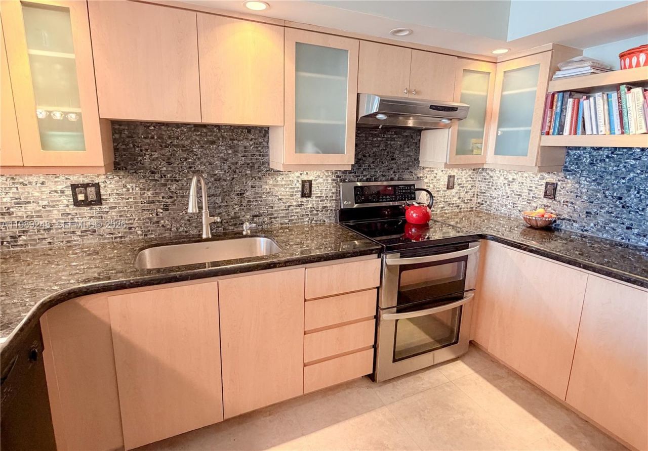 1800 Collins Ave , Unit 9E, Miami Beach, FL 33139 Photo