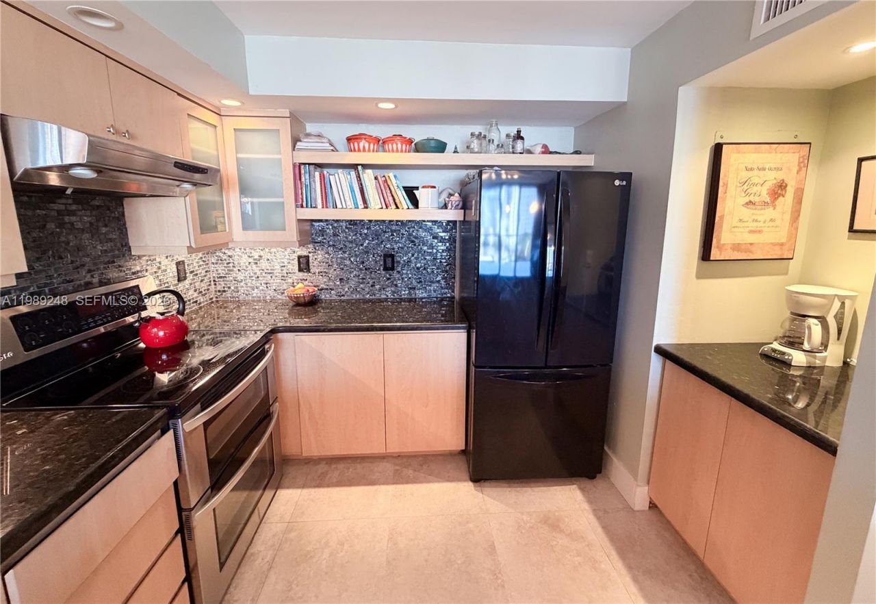 1800 Collins Ave , Unit 9E, Miami Beach, FL 33139 Photo