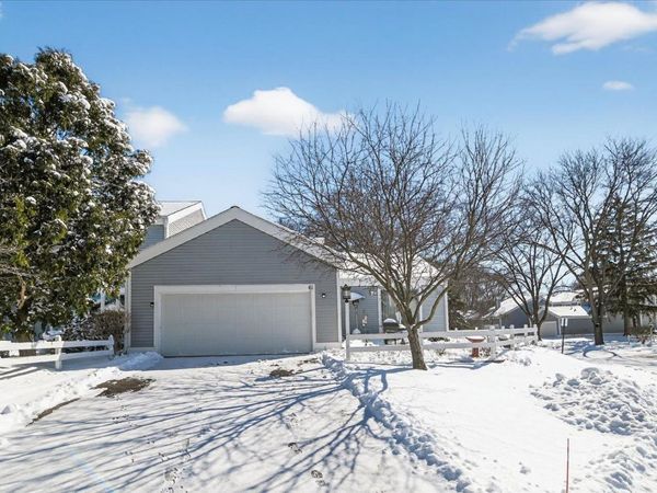 61 Oak Creek Trail, Madison, WI 53717