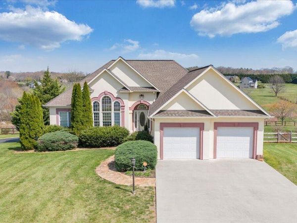 175 Hayfield DR , Boones Mill, VA 24065