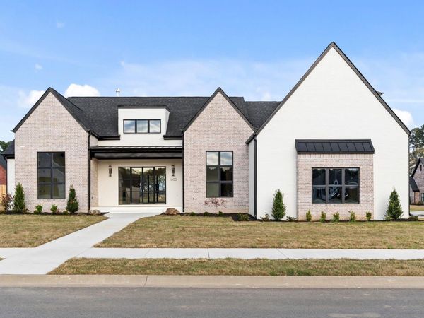 1600 Dolphin, Conway, AR 72034