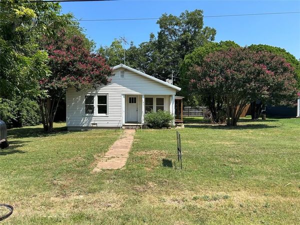 104 W Wilson Avenue, Whitney, TX 76692