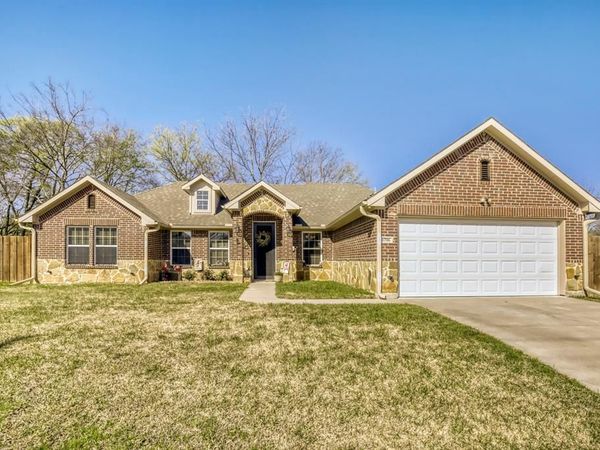 1706 Wright Street , Greenville, TX 75401