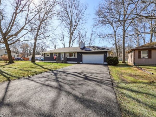 17997 Hillcrest Drive , Lake Milton, OH 44429