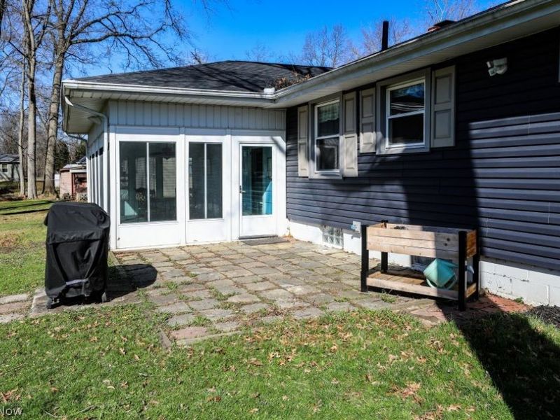 17997 Hillcrest Drive, Lake Milton, OH 44429 Photo 11