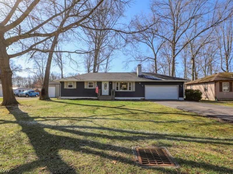 17997 Hillcrest Drive, Lake Milton, OH 44429 Photo 3