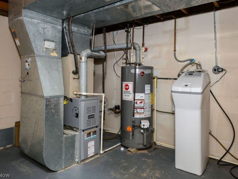 17997 Hillcrest Drive, Lake Milton, OH 44429 Photo 36