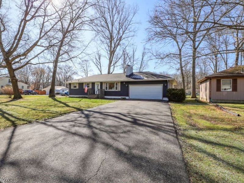 17997 Hillcrest Drive, Lake Milton, OH 44429 Photo 4