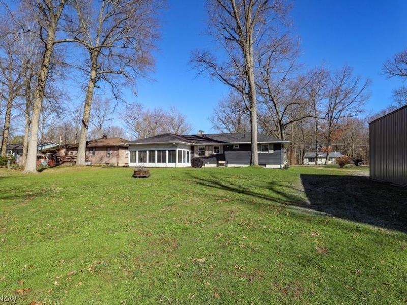 17997 Hillcrest Drive, Lake Milton, OH 44429 Photo 6