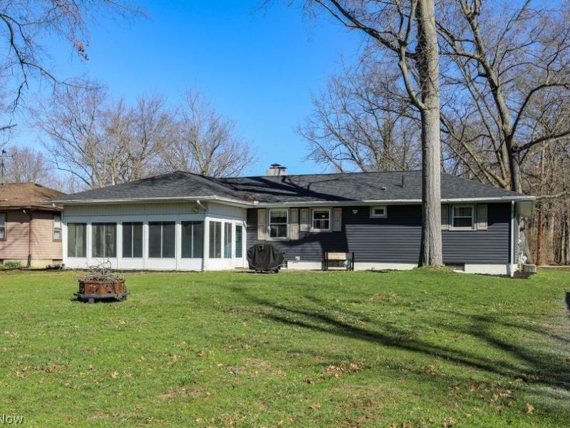 17997 Hillcrest Drive, Lake Milton, OH 44429 Photo 7