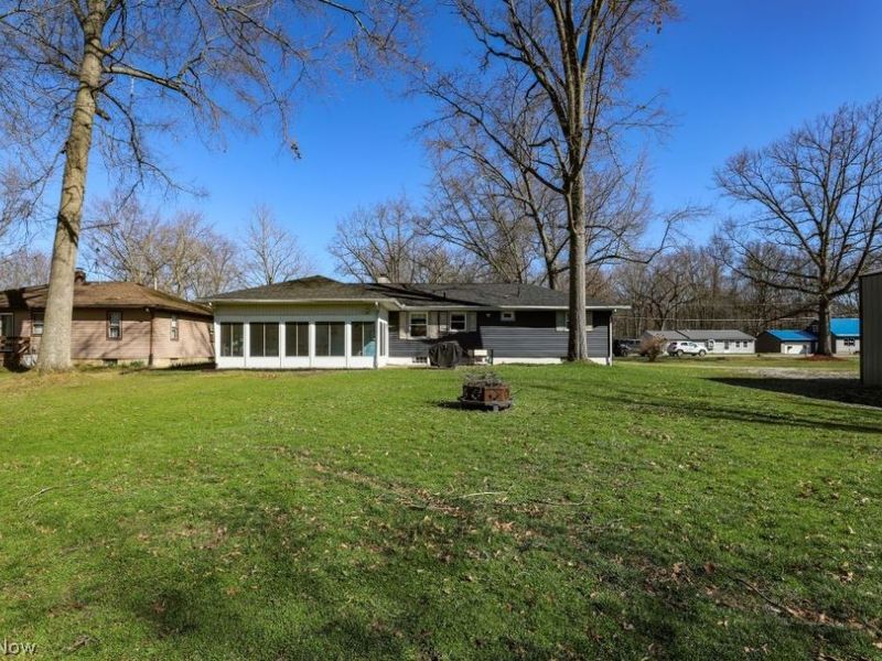 17997 Hillcrest Drive, Lake Milton, OH 44429 Photo 8