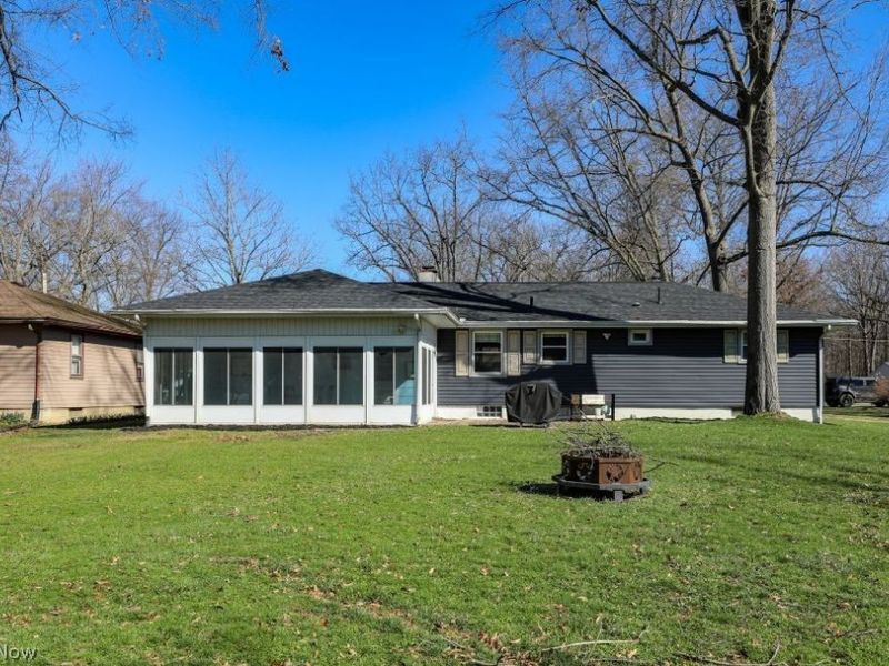 17997 Hillcrest Drive, Lake Milton, OH 44429 Photo 9