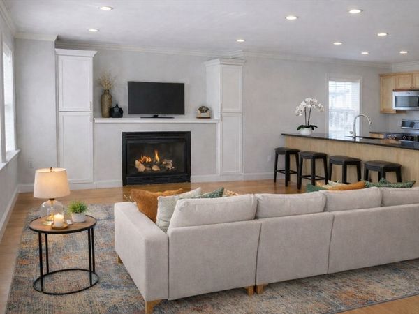 11 Whitney St, Unit 11, Brookline, MA 02466