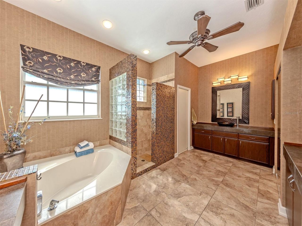 411 Wellington Court, Venice, FL 34292 Photo