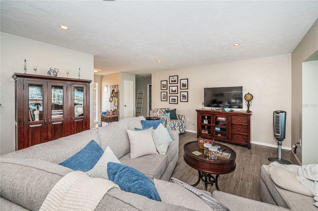 7927 11th Avenue S, Saint Petersburg, FL 33707 Photo