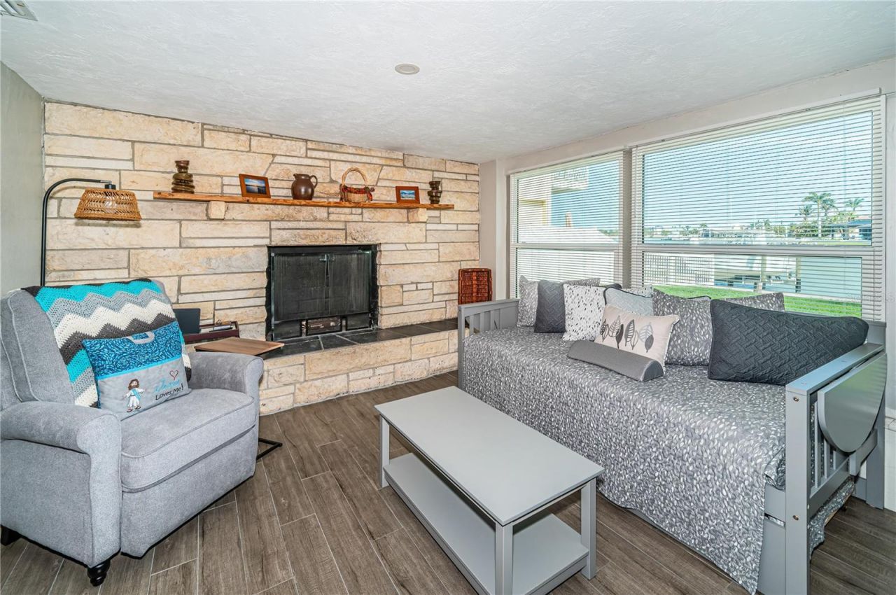 7927 11th Avenue S, Saint Petersburg, FL 33707 Photo