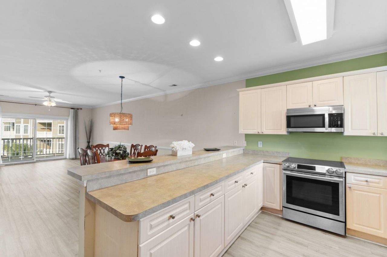 4895 Luster Leaf Circle  Photo 6