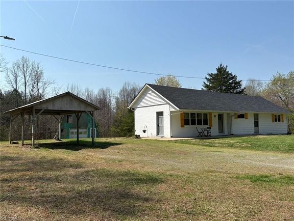 1053 Hoots Road , Yadkinville, NC 27055