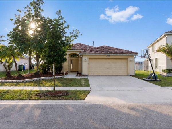 1886 NW 145th Ter , Pembroke Pines, FL 33028