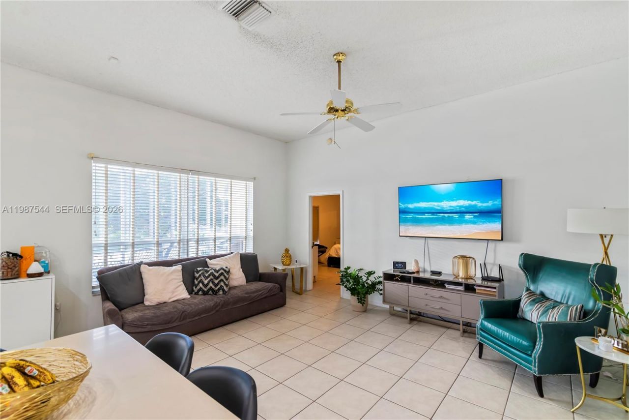 1886 NW 145th Ter , Pembroke Pines, FL 33028 Photo