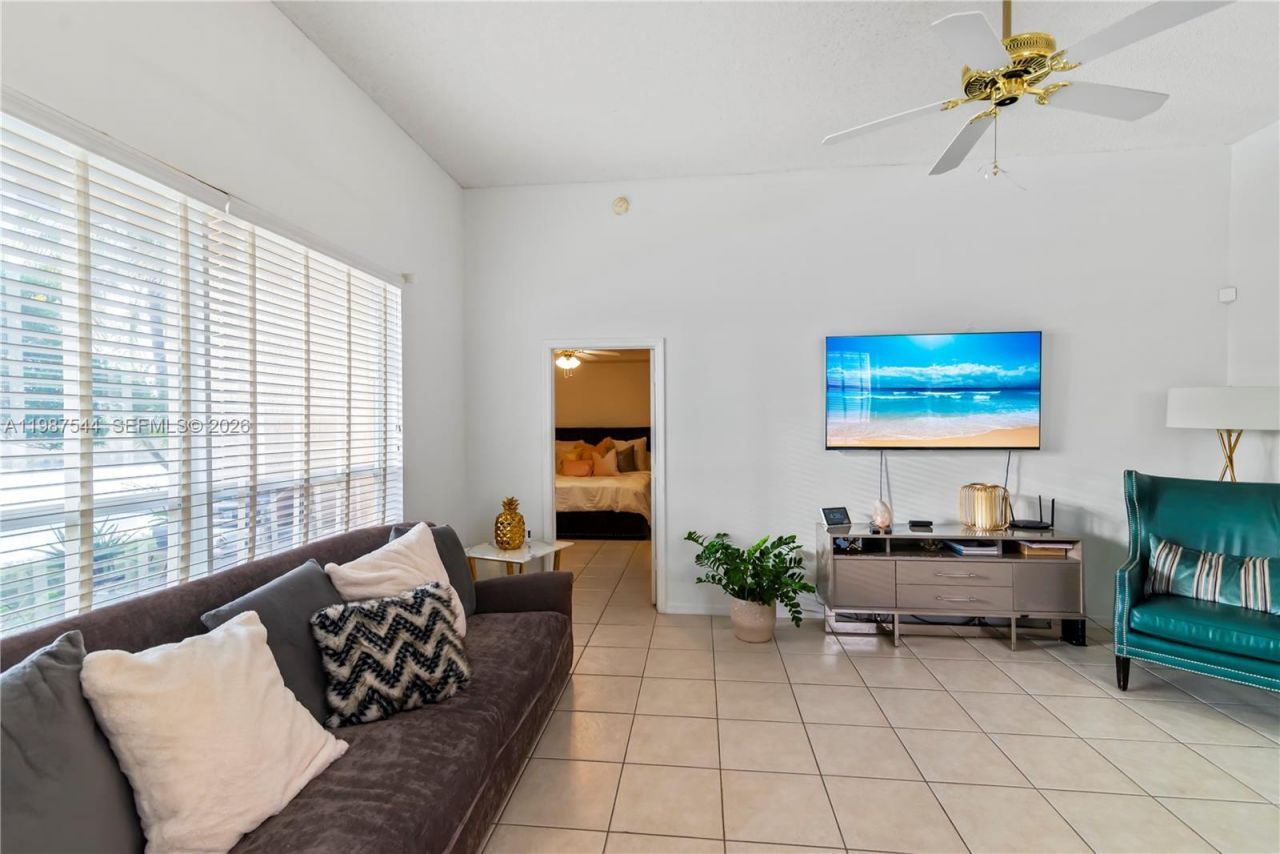 1886 NW 145th Ter , Pembroke Pines, FL 33028 Photo