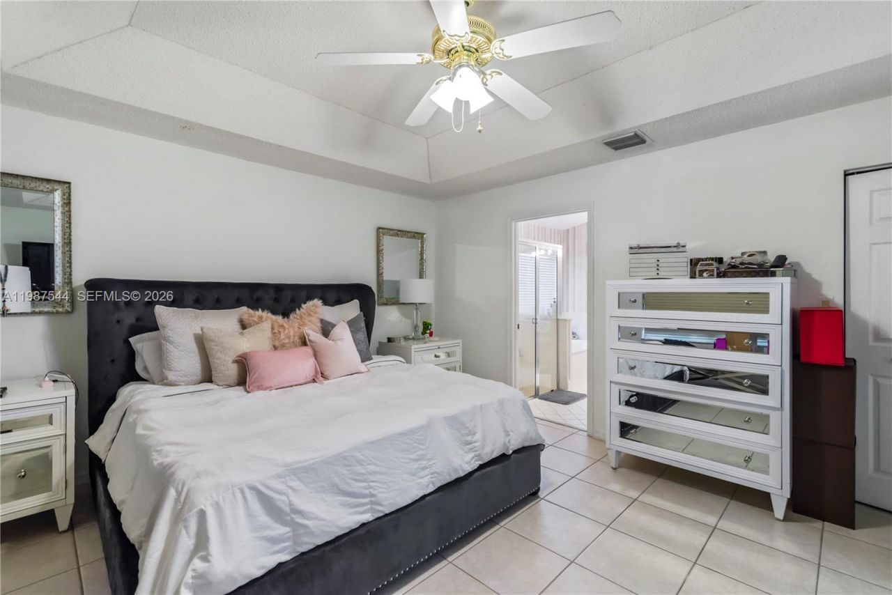 1886 NW 145th Ter , Pembroke Pines, FL 33028 Photo