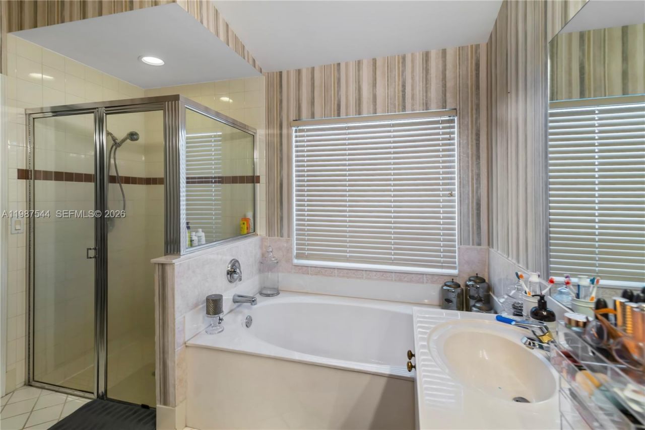 1886 NW 145th Ter , Pembroke Pines, FL 33028 Photo