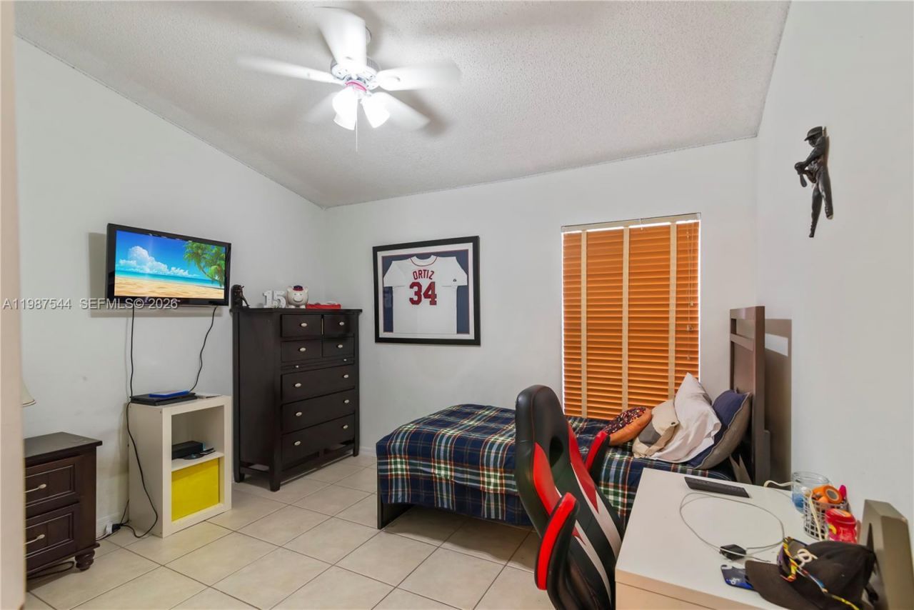 1886 NW 145th Ter , Pembroke Pines, FL 33028 Photo