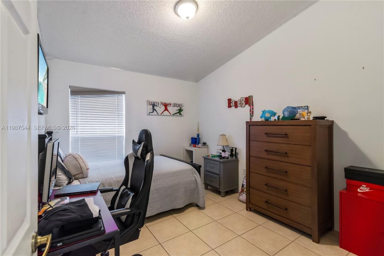 1886 NW 145th Ter , Pembroke Pines, FL 33028 Photo