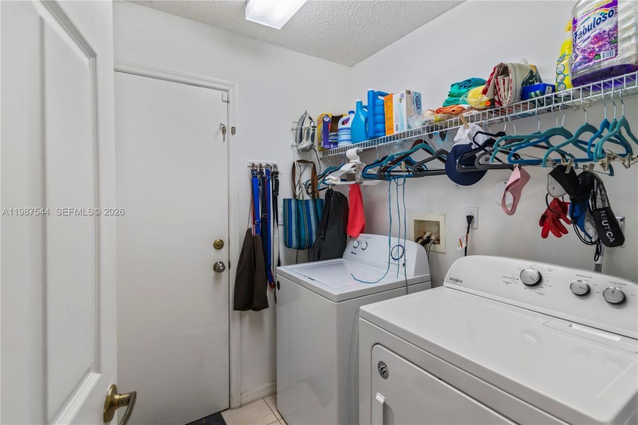 1886 NW 145th Ter , Pembroke Pines, FL 33028 Photo