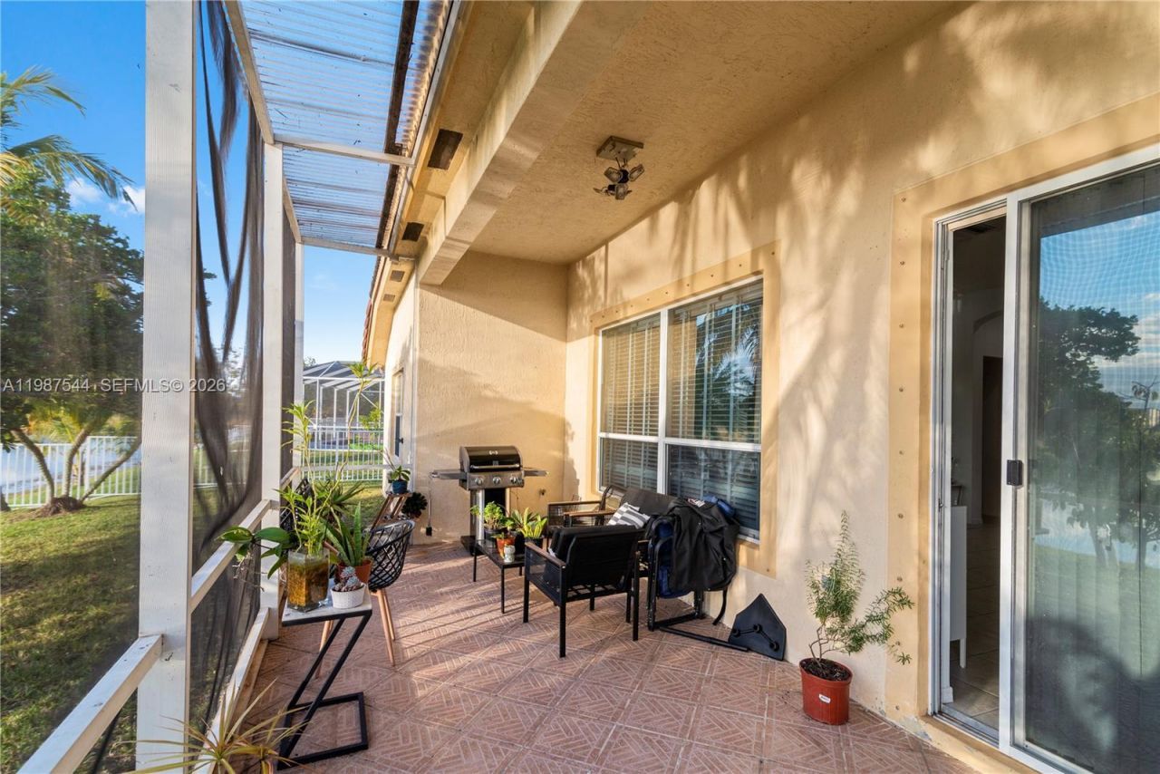 1886 NW 145th Ter , Pembroke Pines, FL 33028 Photo