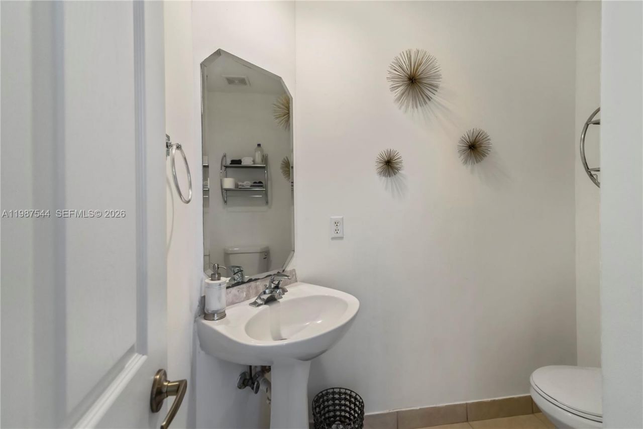 1886 NW 145th Ter , Pembroke Pines, FL 33028 Photo