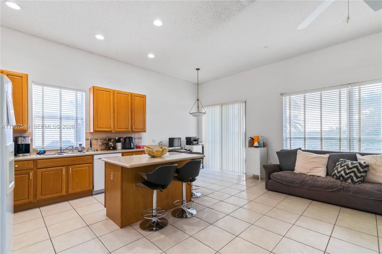 1886 NW 145th Ter , Pembroke Pines, FL 33028 Photo