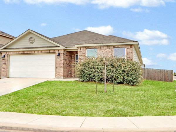 3200 Broad View, Seguin, TX 78155