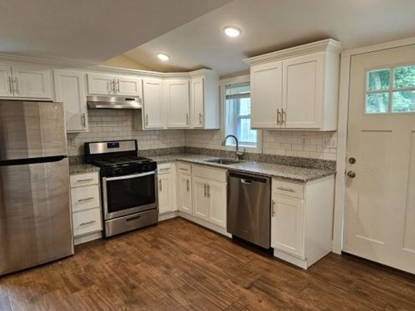 21 W Hanover Ave, Randolph, NJ 07869