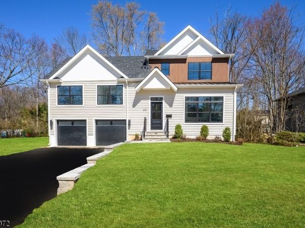 32 W Mcclellan Ave, Livingston, NJ 07039