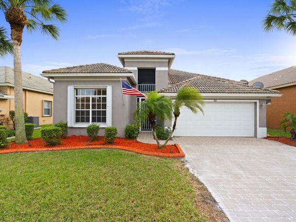 324 NW Somerset Circle, Port St. Lucie, FL 34983