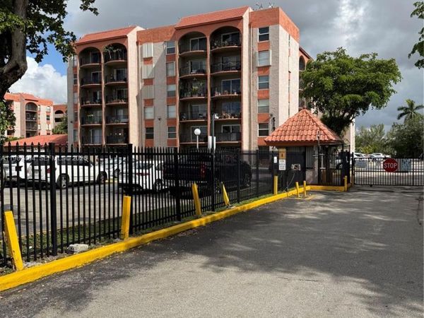 5199 NW 7th St, Unit 111, Miami, FL 33126
